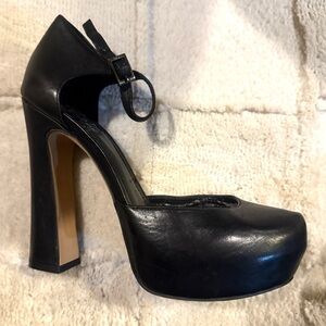 Vince Camuto Black Platform Heels 7B